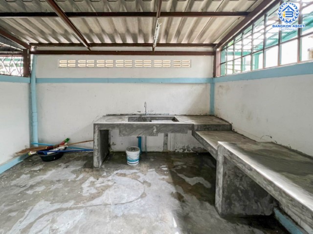 ทาวน์เฮ้าส์มือสองย่านนนทบุรี ม.ดิเอมเมอรัลด์พาร์ค2 บางกรวย-ไทรน้อย บนเนื้อที่ 18 ตร.ว. ฟังก์ชัน 2 ห้องนอน 2 ห้องน้ำ 1 ที่จอดรถ บ้านพร้อมอยู่ ต่อเติมครบ ลงเสาเข็มในครัว เชื่อมต่อถ.ชัยพฤกษ์ ใกล้เซ็นทรัลเวสต์เกต เพียง15 นาทีถึงรถไฟฟ้าสายสีม่วง "สถานีบางพลู"...